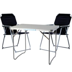 3-teiliges Campingmöbel Set bestehend aus einem klappbaren Aluminiumtisch und zwei schwarzen faltbaren Stühlen, ideal für Outdoor-Aktivitäten wie Camping und Picknicken.