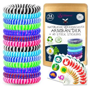 Olleeno Mückenschutz Armband Set mit 14 bunten elastischen Armbändern und 60 lustigen Mückenabwehr Aufklebern in einem naturnahen Kraftpapier-Design für effektiven Insektenschutz bei Outdoor-Aktivitäten.