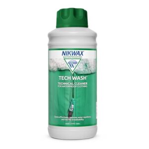 Nikwax Tech Wash 1L Flasche, umweltfreundlicher Reiniger für wasserdichte Ausrüstung und Bekleidung, der die wasserabweisenden Eigenschaften erhält und laufende Pflege ermöglicht.