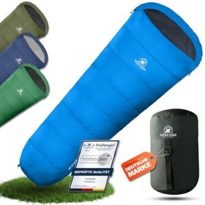 Blaue Mumienschlafsack für 3 Jahreszeiten in freistehender Position, ideal für Outdoor-Aktivitäten mit kompaktem Packmaß und leichtem Gewicht.