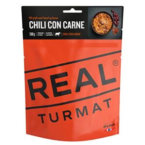 Original REAL DRYTECH Norwegische Expeditionsnahrung Chili Con Carne mit 582 kcal, verpackt in einer auffälligen Orangetasche, ideal für Outdoors und Notfälle.