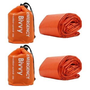 Zwei orange Notfall-Biwaksäcke für Outdoor-Aktivitäten und Überlebenssituationen, einer zusammengepackt und einer aufgerollt, präsentiert ihre wasserdichte und reflektierende Oberfläche.