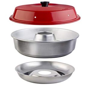 OMNIA Camping Backofen - elegantes Kochutensil mit rotem Deckel, Aluminium-Schüssel und stabiler Basis für Outdoor-Küche.
