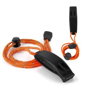 Set von zwei lauten Notfallpfeifen mit reflektierendem Lanyard, ideal für Outdoor-Aktivitäten wie Camping, Klettern und Schwimmen. Die Pfeifen sind in elegantem schwarz gehalten und bieten hohe Sichtbarkeit.