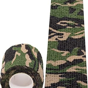Rolle von Outdoor Camouflage Tarn-Tape in verschiedenen Grüntönen für die effektive Tarnung von Ausrüstungen in der Natur, wasserfest und mehrfach verwendbar.