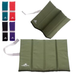Klappbare, wärmeisolierte und wasserdichte Sitzmatte in Olivgrün, ideal für Outdoor-Aktivitäten wie Camping und Picknicks.