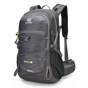 35L Wanderrucksack mit Rückenbelüftung, gefertigt aus atmungsaktivem 3D Air Mesh Polyester, ideal für Trekking, Camping und Outdoor-Aktivitäten, in modernen Grautönen.
