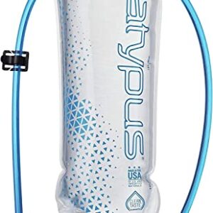 Platypus Schlauch-Trinksystem mit 2,0 Litern Fassungsvermögen, ideal für Outdoor-Aktivitäten wie Wandern und Camping. Transparentes Design mit flexiblem Schlauch und Mundstück für einfaches Trinken.