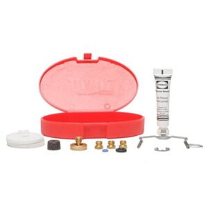 Primus P731770 Servicekit für Multifuel EX und Omnifuel, einschließlich umfangreichem Zubehör zur Wartung und Reparatur von Kochern im Freien, präsentiert in einem roten, ovalen Behälter mit transparentem Deckel.