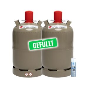 Zwei 11 kg Propan-Gasflaschen in elegantem Grau mit roten Ventildeckeln und einem Lecksuchspray, ideal für Camping und Grillen.