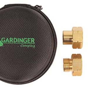 Kompakte GARDINGER Box Europa mit vier Messing-Adaptern für das nachfüllen von Propanflaschen auf Reisen in Europa, verpackt in einer praktischen Softbox.