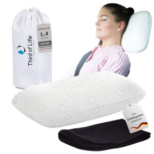 Reisekissen VOLAR, orthopädisches Nackenkissen mit memory foam in weiß, ideal für Reisen im Auto, Flugzeug, Zug und Hotel, zeigt entspannte Person mit geschlossenen Augen.