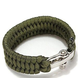 SagaSave Outdoor Paracord Survival Armband in olivgrün, robust und strapazierfähig, ideal für Camping, Wandern und Notfallsituationen.