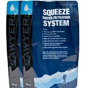 Set von zwei blauen faltbaren Trinkbeuteln für das Squeeze Wasserfiltersystem, ideal für Camping und Outdoor-Aktivitäten, mit klaren Anweisungen zur Nutzung.
