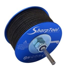 SharpTool 1.0 Multitool Blade Sharpener in robuster Bauweise mit blauem Kunststoffrand und schwarzem Schleifmaterial auf einer Spule, ideal zum Schärfen von Sägeblättern.