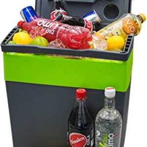Steinborg 30 Liter 2in1 Kühlbox in Gora Grey mit Gilmo Green Deckel, gefüllt mit Getränken und Früchten, ideal für Picknicks, Grillpartys und Reisen.