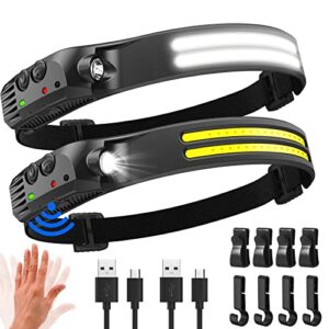 Zwei moderne LED-Stirnlampen in schwarz mit rutschfestem Material, ausgestattet mit mehreren Lichtmodi und USB-Ladekabeln, ideal für Outdoor-Aktivitäten wie Camping, Joggen und Angeln.