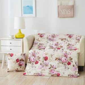 Multifunktionale Surwin Reisedecke in Beige Rose, die als Kissen und Decke verwendet werden kann, ideal für Reisen und gemütliche Abende zuhause.