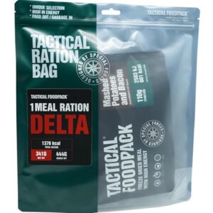 Verpackung der Tactical Foodpack Delta Daily Ration mit der Aufschrift Mashed Potatoes and Bacon, geeignet für Outdoor-Aktivitäten und Survival-Situationen. Hoher Energiewert von 1376 kcal, einfache Zubereitung.