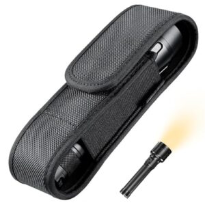 Schwarze taktische Taschenlampe mit gepolstertem Halfter aus strapazierfähigem Nylon, ideal für Outdoor-Aktivitäten wie Jagd und Camping.