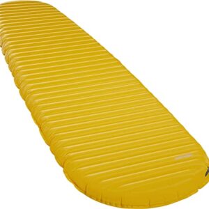 Therm-a-Rest NeoAir Xlite NXT aufblasbare Ultraleicht-Isomatte in leuchtendem Gelb, ideal für Camping und Outdoor-Aktivitäten.
