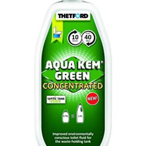 Flasche des Thetford Aqua Kem Green Konzentrat 750 ml für chemische Toiletten mit grünem Deckel und umweltfreundlicher Formel.
