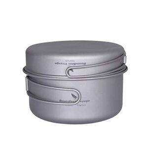 Leichter und tragbarer Titan Kochtopf mit Deckel und Faltgriffen, ideal für Camping und Outdoor-Aktivitäten, im Vordergrund stehend auf einem weißen Hintergrund.
