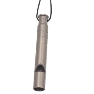 Hochwertige Titan-Trillerpfeife mit Schlüsselanhänger für Outdoor und Notfallsituationen, robust und laut mit 120 dB Geräuschpegel.