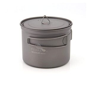 TOAKS Titanium Camping Pot Cup mit 900 ml Fassungsvermögen, ideal für Outdoor-Aktivitäten wie Camping und Wandern, aus leichtem und langlebigem Titan material gefertigt.