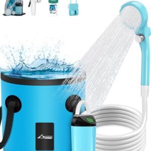 Tragbare Campingdusche mit Akku, Pumpe und Duschkopf für Outdoor-Aktivitäten, ideal für Camping, Garten und Autowaschen.