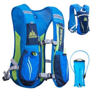 TRIWONDER Ultraleichter Trinkrucksack in Blau mit 5.5 Litern Volumen, ideal für Outdoor-Aktivitäten wie Laufen, Trailrunning und Radfahren, ausgestattet mit 2-Liter Wasserblase und atmungsaktivem Design.