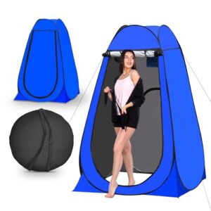 TUKAILAI Camping Toilettenzelt in Blau, ideal als Umkleidezelt oder Duschzelt, bietet Privatsphäre beim Camping, mit einer stehenden Frau, die das Zelt verlässt.