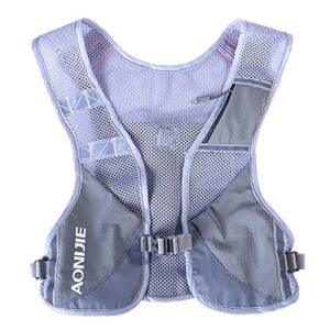 Ultraleichter reflektierender Trinkrucksack für Damen und Herren in Grau, ideal für Marathon und Outdoor-Aktivitäten, ausgestattet mit praktischen Fächern und verstellbarem Gurt.
