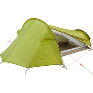 Kompaktes grünfarbenes Tunnelzelt VAUDE Arco 1-2P, ideal für Camping und Trekking, mit effizientem Regenwassermanagement und stabiler Struktur.
