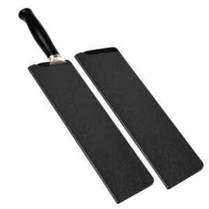 Zwei Kochmesser Schutzhüllen aus robustem ABS-Kunststoff mit filzgefüttertem Innenraum, ideal für den Schutz von Messern in der Küche, Maße 22 x 5,5 cm.