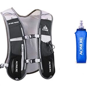 Win.Deeper 5L Ultraleicht Trinkrucksack in dunklem Grau, ideal für Laufen und Wandern, mit verstellbaren Gurten und mehreren Taschen für Snacks und Wasserflasche.