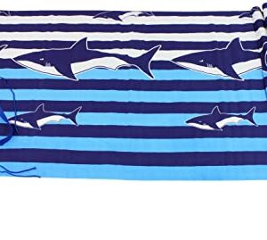 Windschutz für den Strand in weißen, marineblauen und blauen Streifen mit Haifisch-Motiven, ideal für sonnige Tage und windigen Wetter.