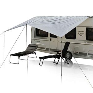 Sonnendach für Wohnwagen mit Aufstellstangen, ideal für Camping, bietet UV 50+ Schutz und ist wasserdicht, abgebildet in einer entspannten Camping-Szene.