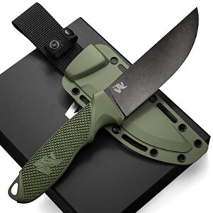 Wolfgangs W-FLAT Outdoor Messer mit feststehender Klinge aus 440C Stahl in einer grünen Kunststoffscheide, ideal für Outdoor-Aktivitäten wie Angeln und Camping.