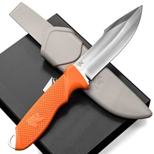 Wolfgangs W-KIDS Schnitzmesser für Kinder mit leuchtend orangefarbenem Griff und robuster Kunststoffscheide, ideal für erste Schnitzerfahrungen im Freien.