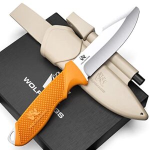 Wolfgangs W-KIDS Schnitzmesser für Kinder in orange mit Klingenhülle und Feuerstarter, ideal für Outdoor-Abenteuer und sicheres Schnitzen.