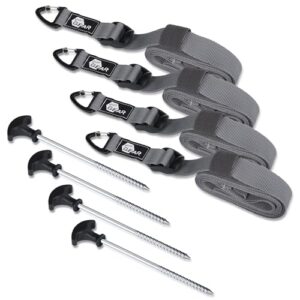 your GEAR Storm Webbing Set mit vier grauen Abspanngurten, stabilen Karabinerhaken und drei schraubenartigen Erdankern für Zelte und Sonnensegel, ideal für Outdoor-Abenteuer.
