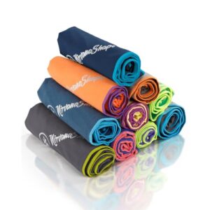 Das NirvanaShape Mikrofaser Handtuch ist ein kompaktes, schnelltrocknendes Reisehandtuch, ideal für Urlaube, Camping und Sport. Es misst 50 x 30 cm und ist mit seiner Microfaser-Technologie angenehm weich nach dem Baden.