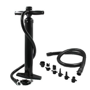 Doppelt wirkende Handpumpe für SUP-Boards, Luftbetten und Kajaks mit ergonomischem Griff und flexiblen Adaptern zur einfachen Handhabung.