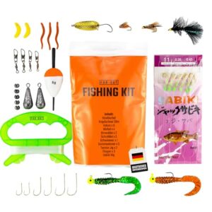 FAR-OUT Survival Angelset - Kompaktes Outdoor Bushcraft Mini Fishing Kit mit Angelhaken, Kunstködern und weitere Utensilien auf einem weißen Hintergrund.