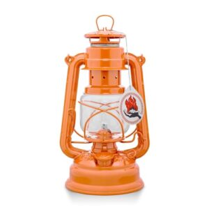Feuerhand Sturmlaterne Baby Special 276 in Pastell-Orange, traditionelle Petroleumlampe aus pulverbeschichtetem Stahl und bruchsicherem Glas, ideal für den Einsatz im Freien.