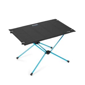 Leichter und stabiler Helinox Table One Hardtop in Schwarz, perfekt für Outdoor-Aktivitäten wie Camping und Picknicks.