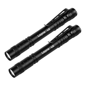 Zwei Mini LED Taschenlampen in modernem, schwarzem Design, perfekt für Inspektionen und Reparaturen, mit wasserdichtem Gehäuse und praktischem Clip.