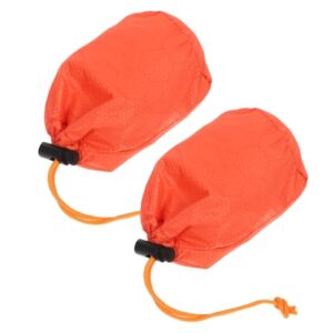 Zwei orangefarbene ultraleichte Notfall-Schlafsäcke mit Kordelzug, ideal für Camping und Outdoor-Aktivitäten, bietet Schutz vor Kälte und Nässe.