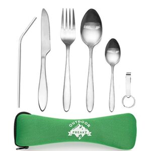 OUTDOOR FREAKZ Outdoor Reisebesteck Set aus Edelstahl in grüner Neoprenhülle für Camping und Outdoor-Aktivitäten.